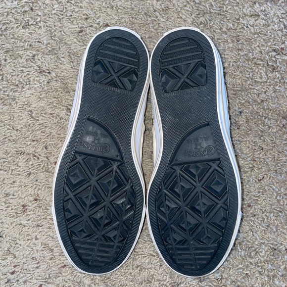 Cute Converse - Size 8.5 EUC                   Cream and Gold Canvas - Picture 2 of 3